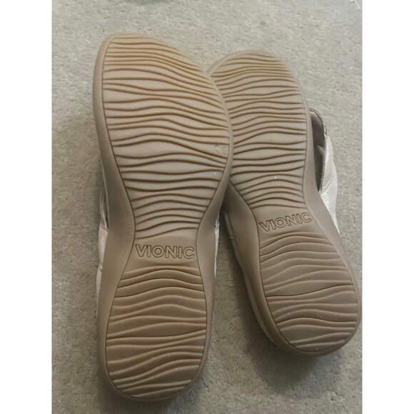 Vionic flip flops - Picture 3 of 4